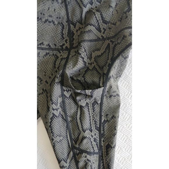 Varley, let's Go Super High Legging‎ in Olive Snake XS - Picture 6 of 7